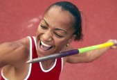 国际足联世界杯2026-双神对决，Uzi与詹姆斯在G2分钟的巅峰博弈